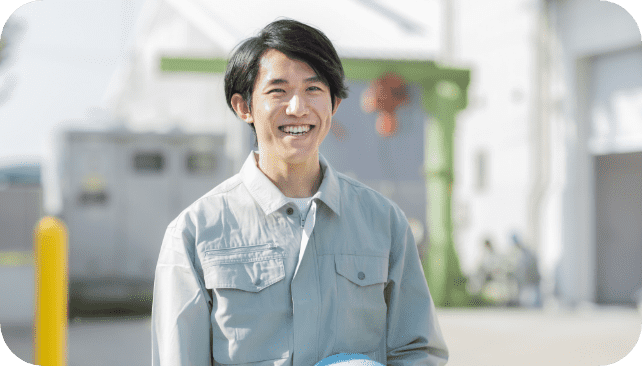 笑顔の作業員の男性